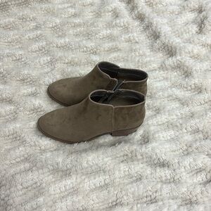 NWOT Suede Ankle Boot Taupe 9.5